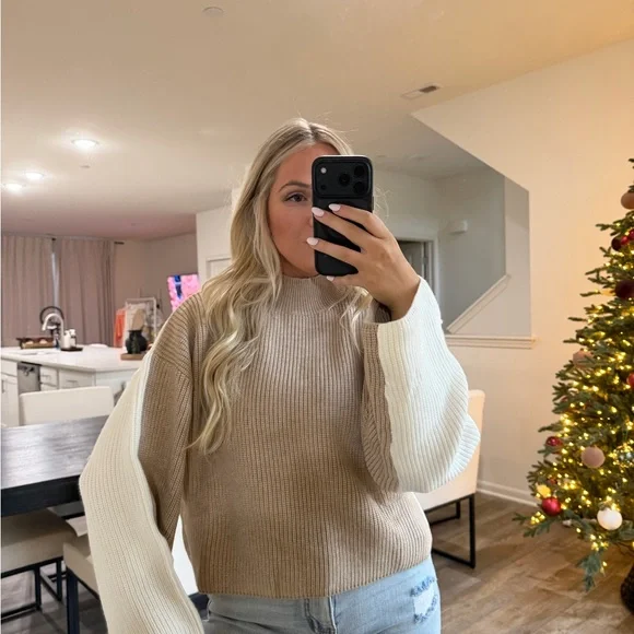 Chic Tan and Cream Women's Turtleneck Sweater - Picture 10 of 12